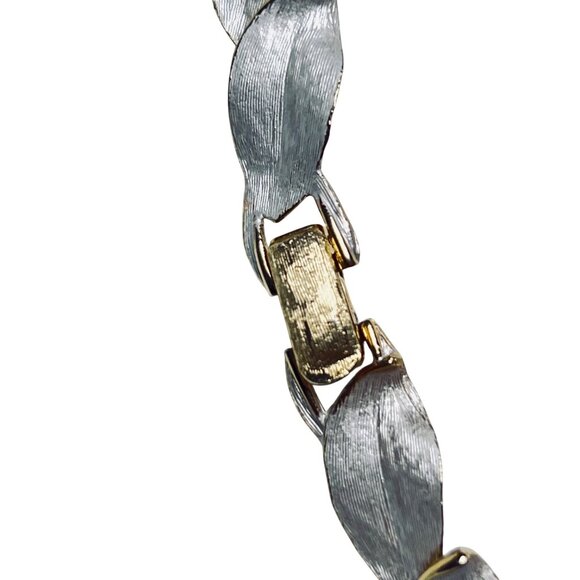 Vintage Gold Tone With Silver Tone Leaf Links Necklace & Clip On Earrings (5873) - Picture 6 of 10